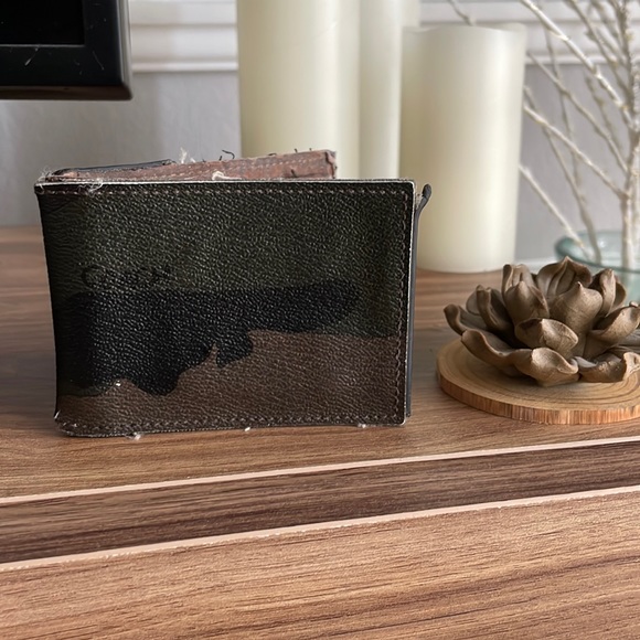 Distressed Coach Men’s card holder camo wallet - Picture 2 of 2